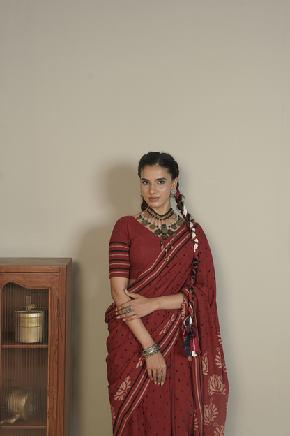 Rakta Butti Ajrakh Cotton Saree – Vesha