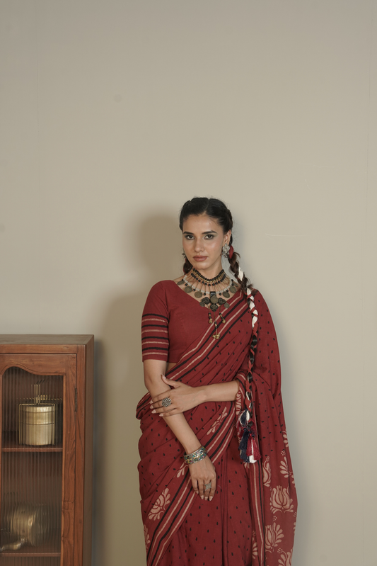 Rakta Butti Ajrakh Cotton Saree – Vesha